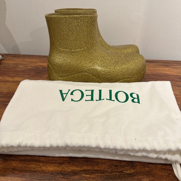 Brand New Bottega Veneta Puddle Ankle Boots. AVAILABLE TILL 06/01 - Picture 3 of 10